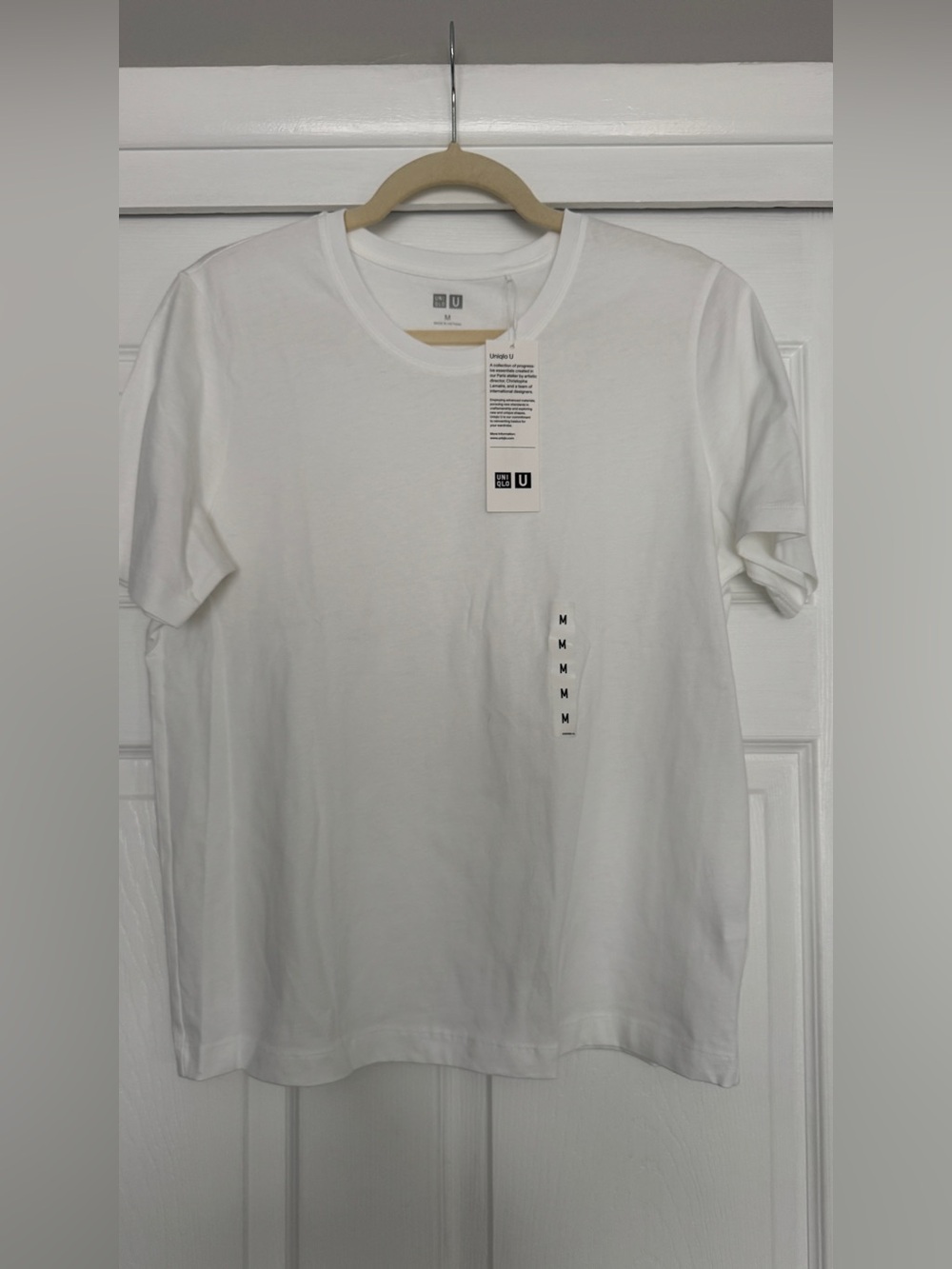 UNIQLO | Women's NWT white t-shirt MEDIUM